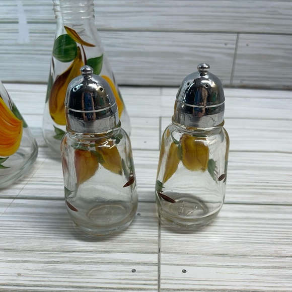 Hazel Atlas Oil & Vinegar Cruet & Sat & Pepper Shaker Set 1960’s - Picture 9 of 13